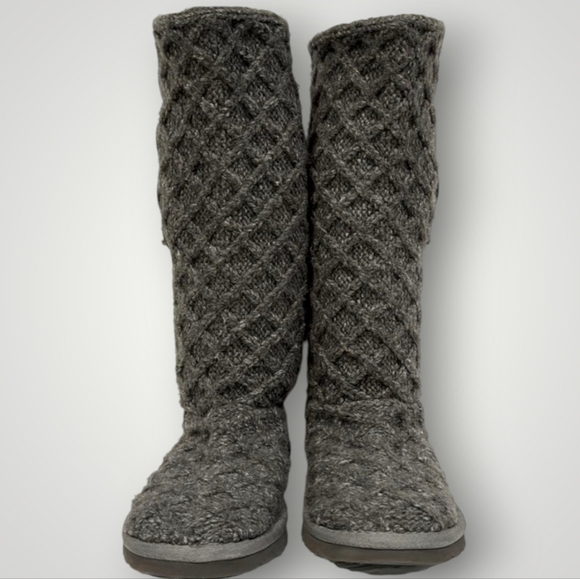 UGG Women’s Lattice Cardy Knit Boots - Picture 4 of 10